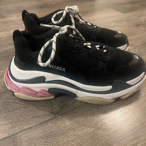 Authentic Balenciaga Triple S in Black (40)